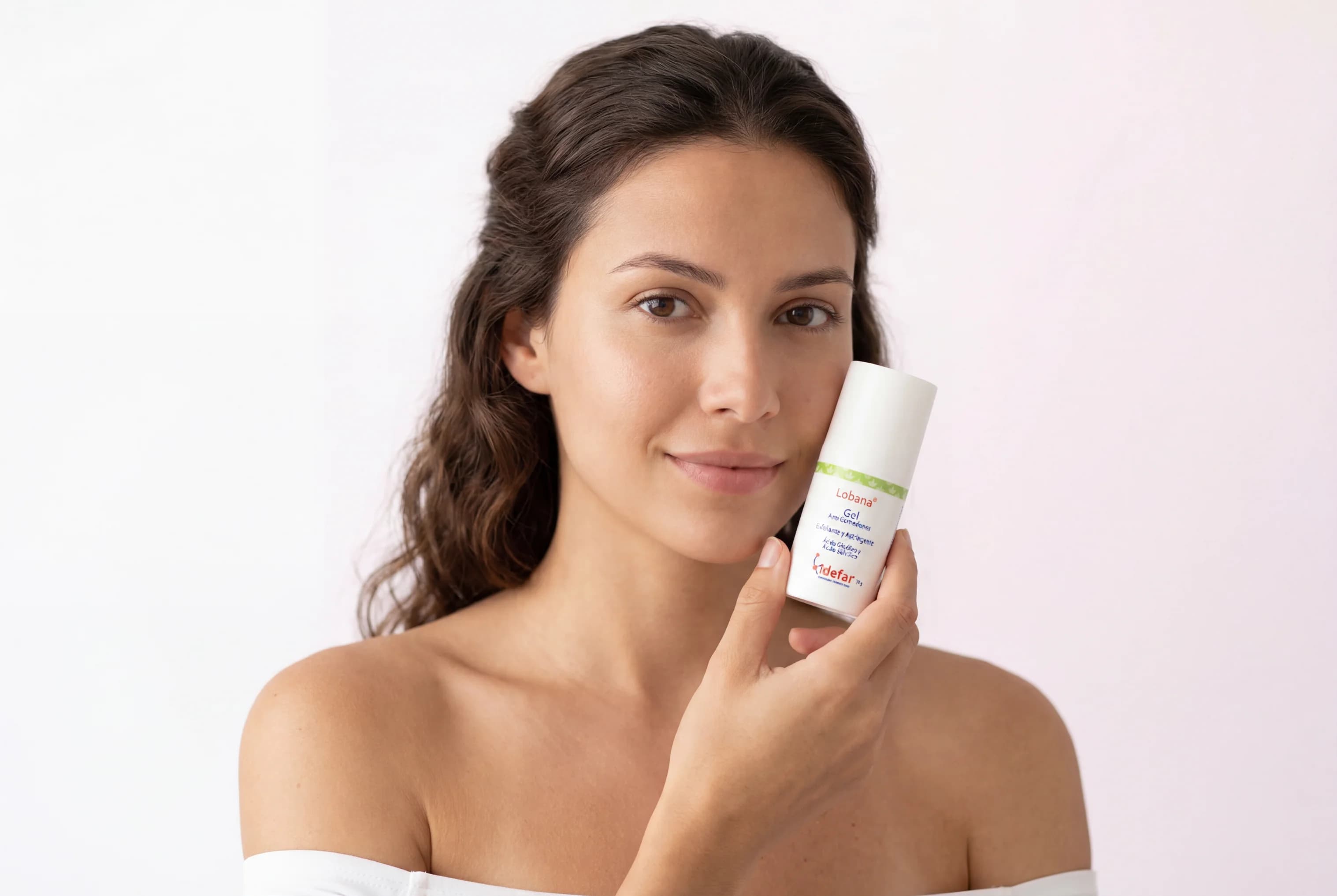 Lobana Gel — mujer con piel limpia sin brillos