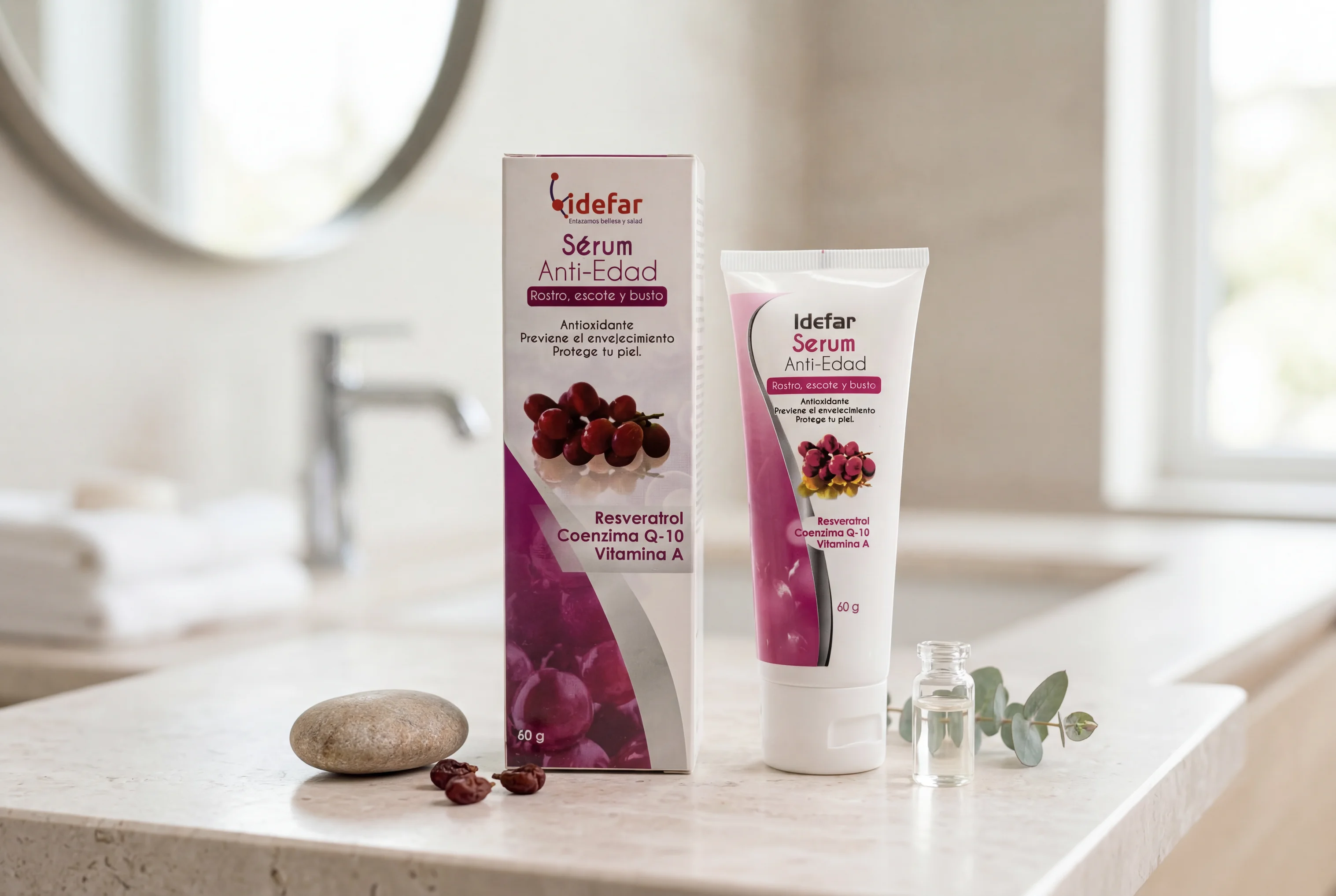 Serum Antiedad — frasco junto a uvas y tela de seda